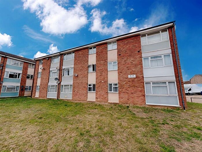 2 Bedroom Flat For Sale In Coronation Avenue, East Tilbury, RM18