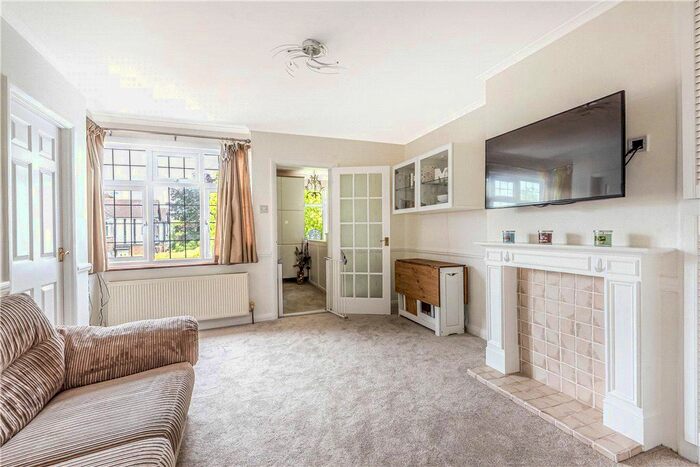 2 Bedroom Maisonette To Rent In Herlwyn Avenue, Ruislip, Middlesex HA4