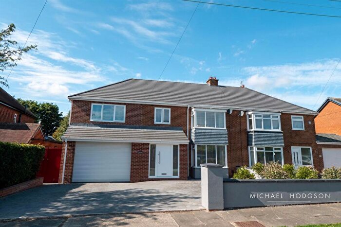 4 Bedroom Semi-Detached House For Sale In Hillview, Middle Herrington, Sunderland, SR3