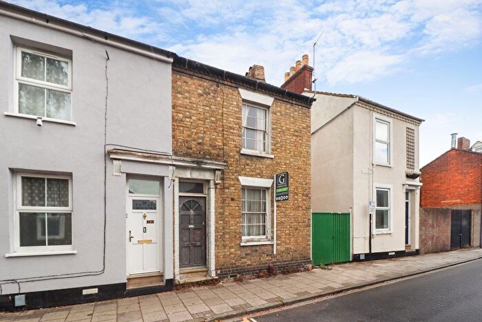 2 Bedroom Terraced House For Sale In Battison Street, Bedford, MK40