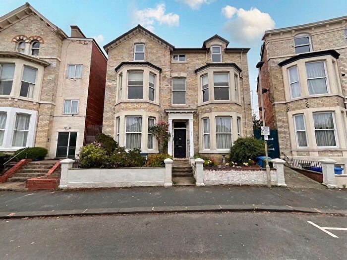 2 Bedroom Flat For Sale In Grosvenor Crescent, Scarborough, YO11
