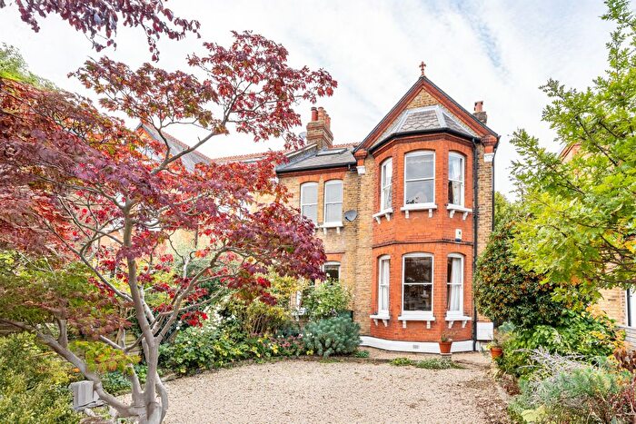 5 Bedroom Semi Detached House For Sale In Rodenhurst Road, London, SW4