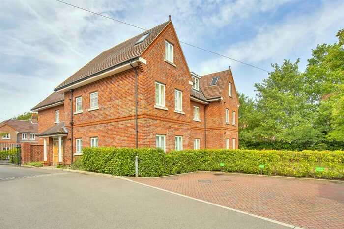 2 Bedroom Apartment To Rent In Hurley Close, Banstead, SM7