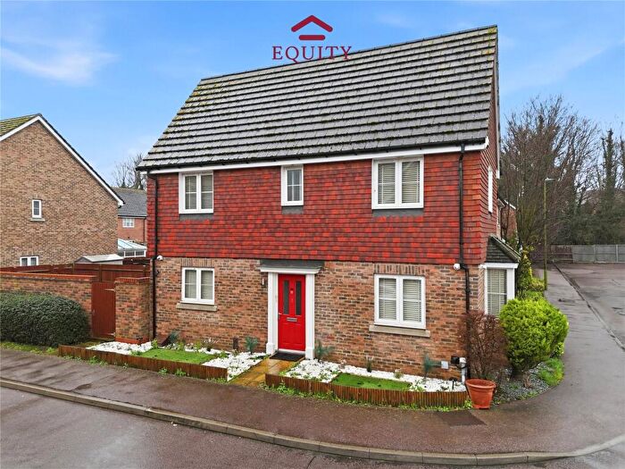 3 Bedroom End Of Terrace House For Sale In Aldermere Avenue, Cheshunt, EN8