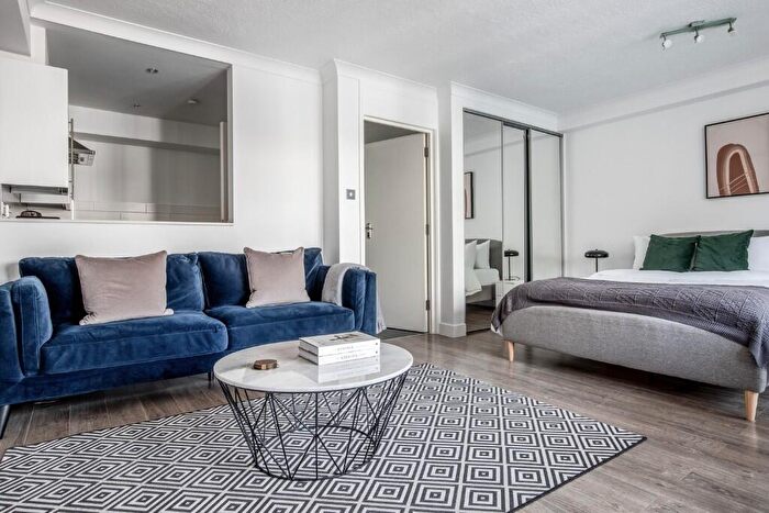 Studio To Rent In Portsoken Street, London, E1