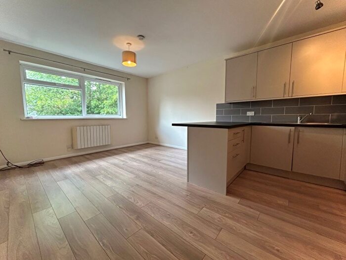 1 Bedroom Flat To Rent In Egmont Road, SM2