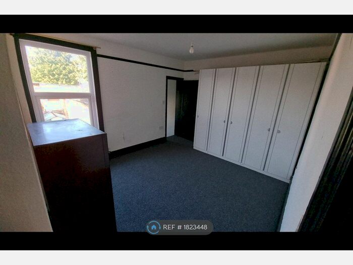 3 Bedroom Terraced House To Rent In Railway Street, Gillingham, ME7