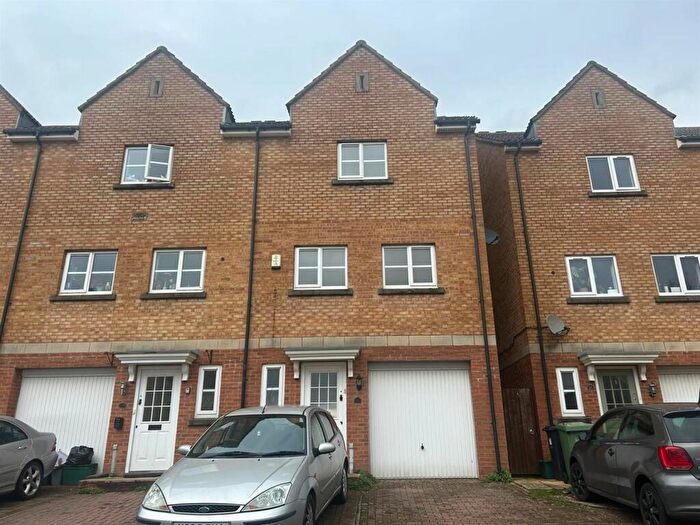 4 Bedroom End Of Terrace House To Rent In Blue Falcon Road, Bristol, BS15