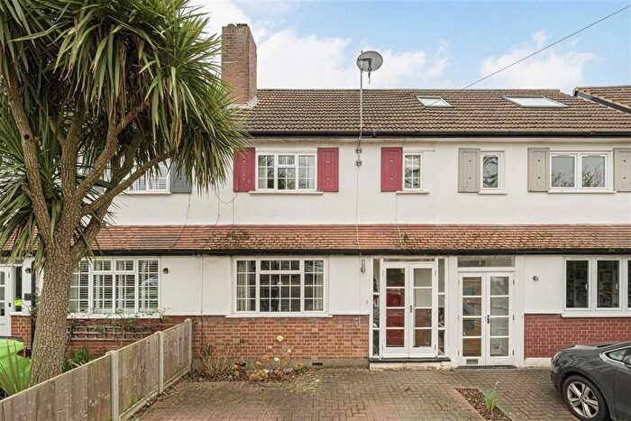 3 Bedroom Property To Rent In Park Lane, Teddington, TW11