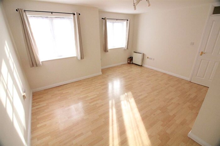 2 Bedroom Flat To Rent In Warwick Road, West Drayton, UB7