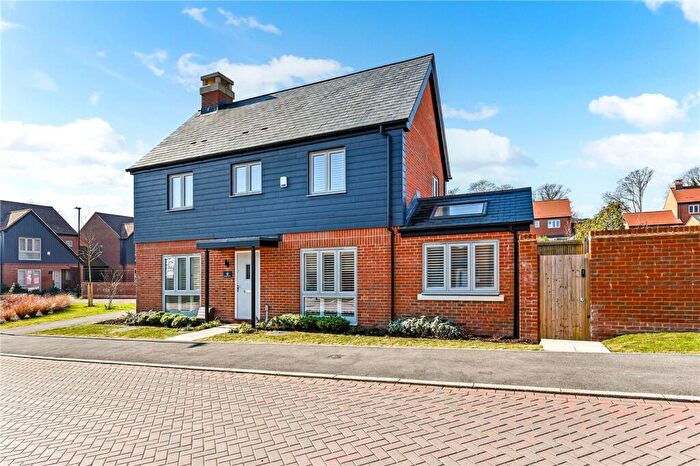 3 Bedroom Detached House To Rent In Burstall Gardens, Winchester, Hampshire, SO22