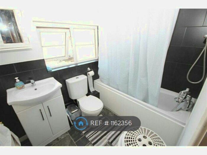 3 Bedroom Semi-Detached House To Rent In Woollaton Close, Grange Park, Swindon, SN5