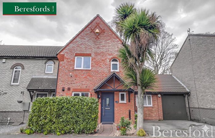 3 Bedroom Semi Detached House For Sale In Cleves Avenue, Brentwood, CM14