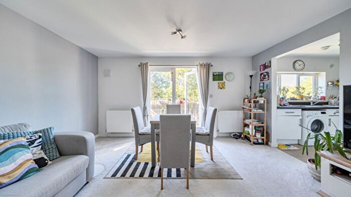 3 Bedroom Flat For Sale In Watney Close, Purley, CR8