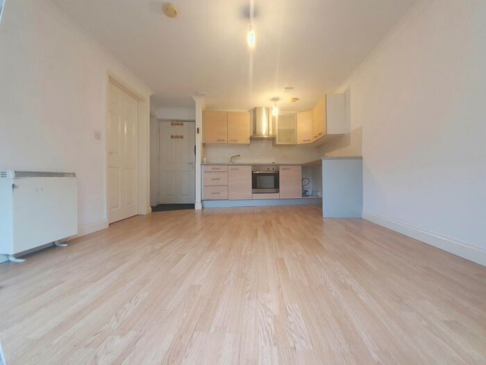 1 Bedroom Flat To Rent In Bitton Park Road, Teignmouth, TQ14