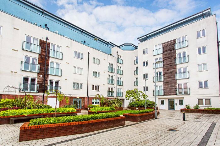 2 Bedroom Flat To Rent In Stane Grove, London, SW9