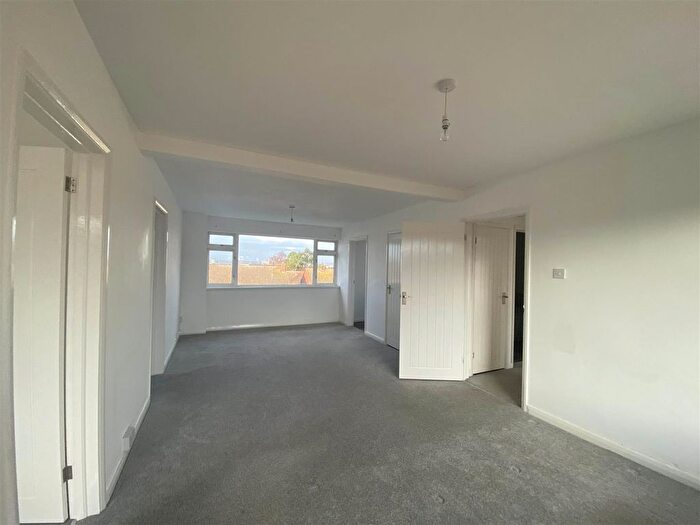 3 Bedroom Flat To Rent In Vicarage Lane, Gravesend, DA12