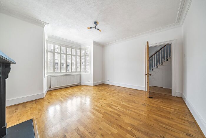 4 Bedroom Semi-Detached House To Rent In Heather Road, London, SE12