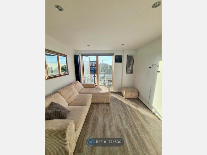 1 Bedroom Flat To Rent In Reed House, London, SW19