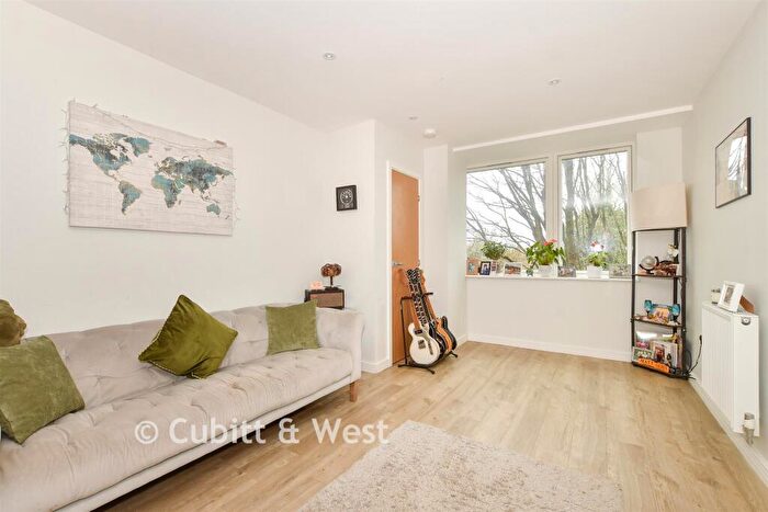 2 Bedroom Flat For Sale In Wood Street, East Grinstead, West Sussex, RH19