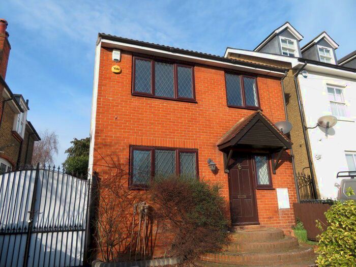 4 Bedroom House To Rent In Buckhurst Hill, IG9