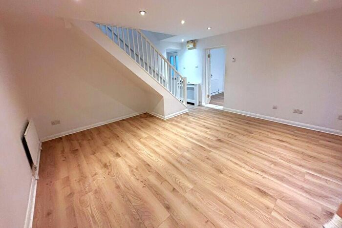 3 Bedroom Terraced House To Rent In Farnborough, Hampshire, GU14
