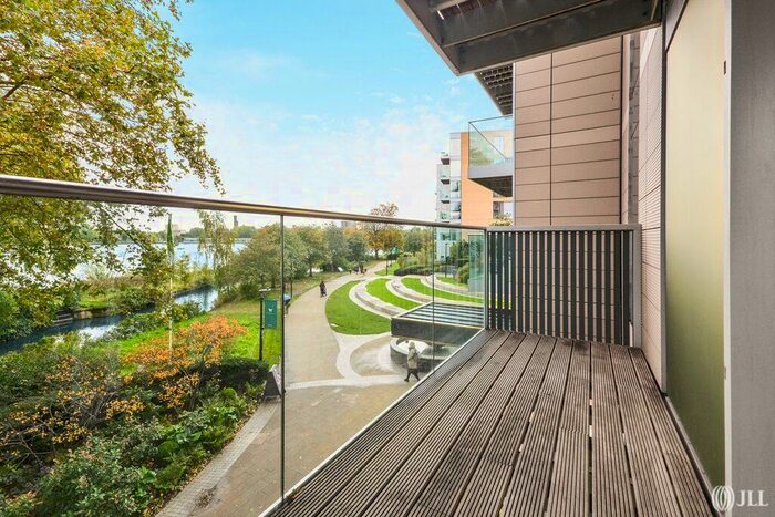 2 Bedroom Flat To Rent In Riverside Apartments London, N4