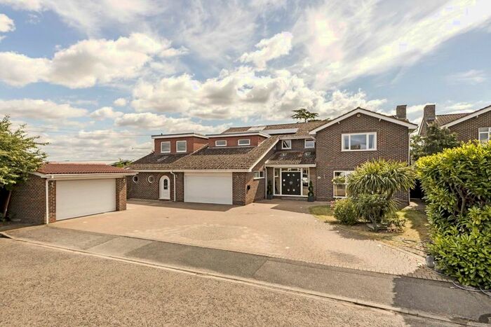 6 Bedroom Detached House To Rent In Haven Road, Ashford, TW15