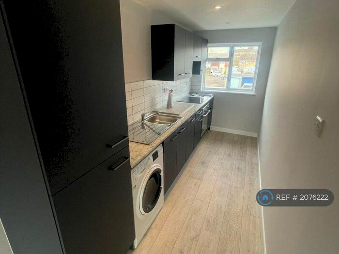 1 Bedroom Flat To Rent In Rowland Way, Aylesbury, HP19