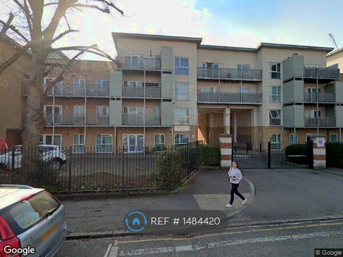 2 Bedroom Flat To Rent In Smoothfield Court, Hounslow, TW3