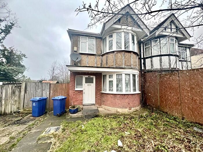 3 Bedroom Semi-Detached House To Rent In Malvern Avenue, Harrow, HA2