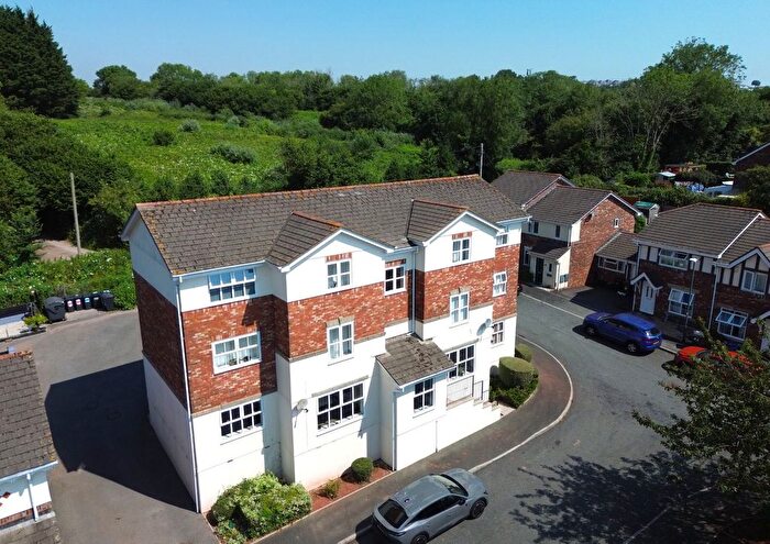 2 Bedroom Flat For Sale In Earlswood Drive, Paignton, TQ3