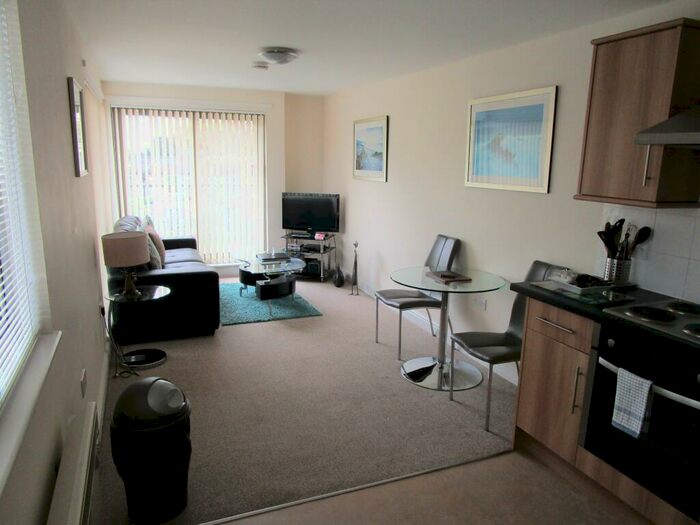 1 Bedroom Flat To Rent In Cotham Lawn Apartments, Cotham Lawn Road, Cotham, BS6