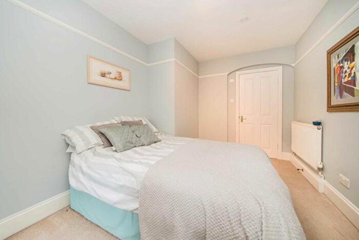 1 Bedroom Flat For Sale In Langley Road, Surbiton, KT6