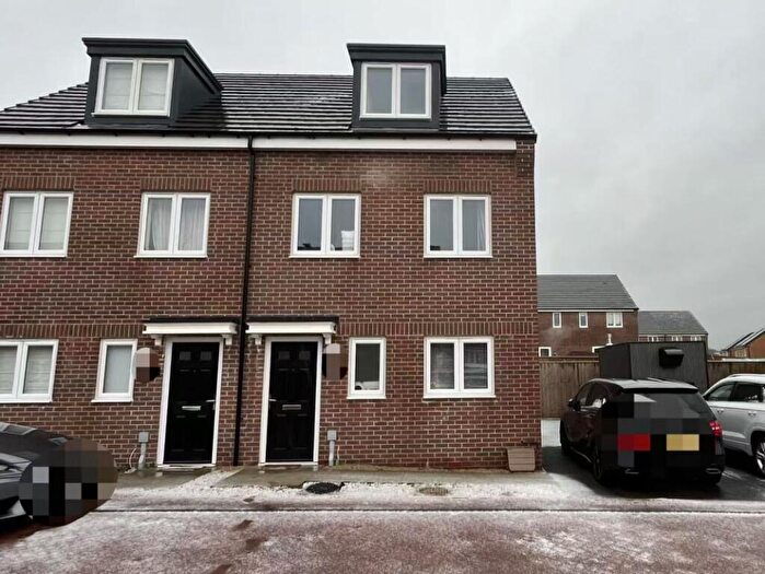 3 Bedroom Semi Detached House For Sale In Southwaite Grove, Leeds, LS14