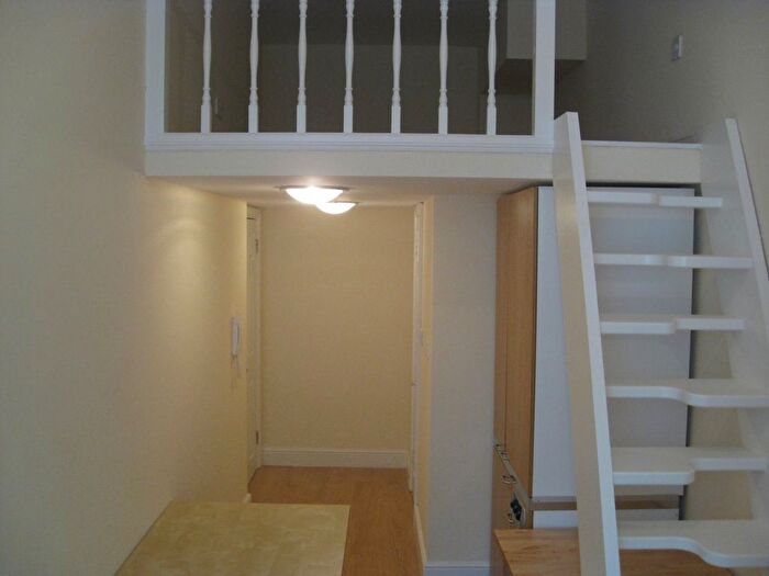 Terraced House To Rent In Sinclair Road, London, W14