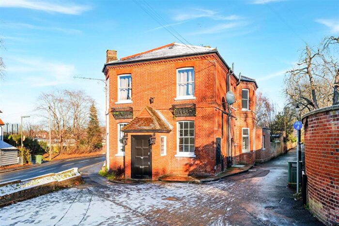 2 Bedroom Flat For Sale In Woodcote Road, Epsom, KT18