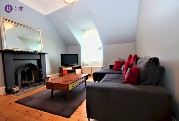 2 Bedroom Flat To Rent In Marchmont Crescent, Marchmont, Edinburgh, EH9