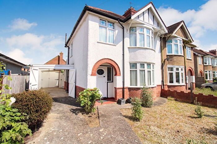 3 Bedroom Semi-detached House For Sale In Everard Road, Bedford, MK41