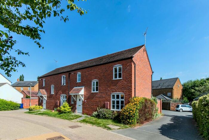 3 Bedroom Semi-Detached House To Rent In Lord Grandison Way, Banbury, OX16