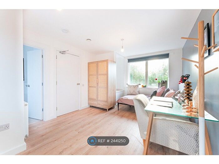 Studio To Rent In Beech Drive, Trumpington, Cambridge, CB2