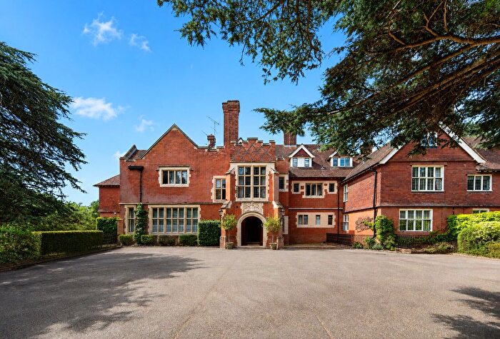 3 Bedroom Flat For Sale In Framewood Road Stoke Poges, Buckinghamshire, SL2