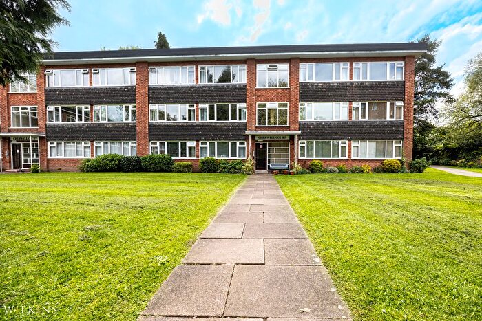2 Bedroom Flat For Sale In Garrard Gardens, Sutton Coldfield, West Midlands, B73