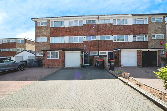 3 Bedroom Town House For Sale In St. Michaels Avenue, Houghton Regis, Dunstable, LU5