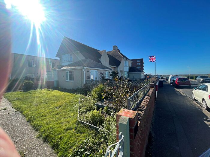 3 Bedroom Flat To Rent In The Parade Larkscliff Court, Birchington, CT7