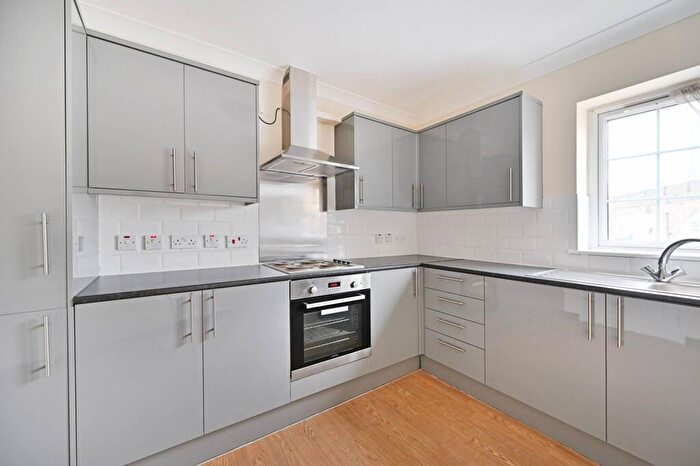 2 Bedroom Flat To Rent In Midland Road, Leyton, London, E10