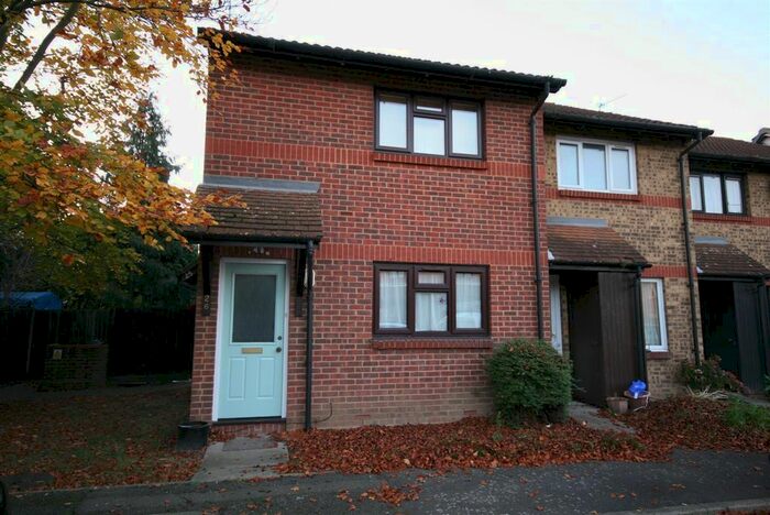 1 Bedroom Flat To Rent In Bourton Close, Hayes, UB3