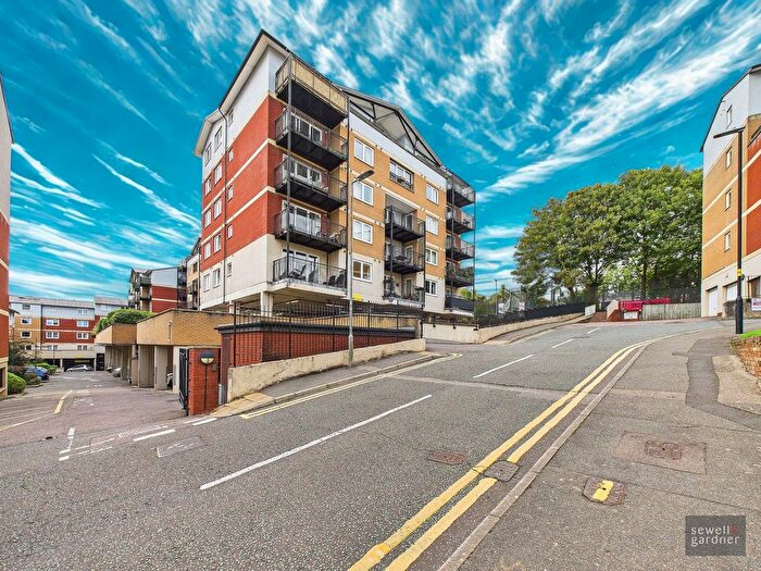 2 Bedroom Flat For Sale In Northway, Rickmansworth, WD3