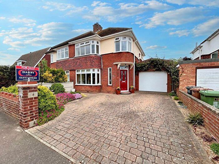 3 Bedroom Semi Detached House For Sale In Victoria Road, Gorleston, NR31