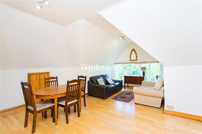 2 Bedroom Flat To Rent In Woodlands, London, NW11